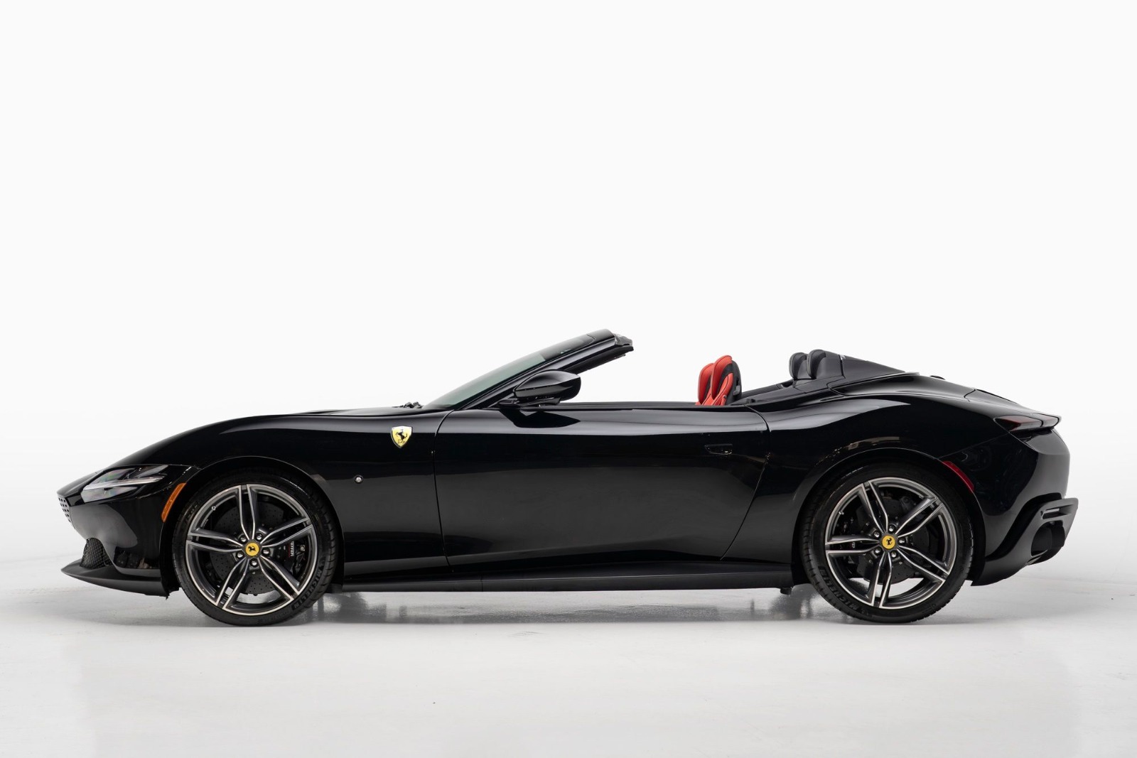Ferrari Roma Spider 2025 — imagem 12