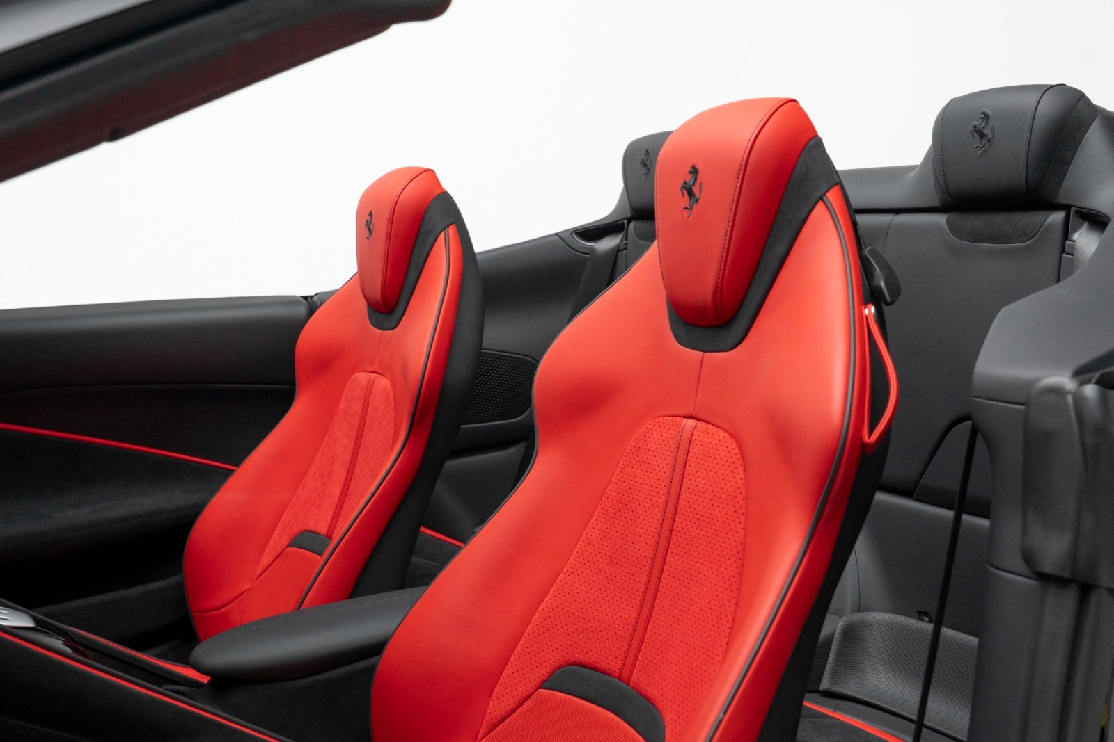 Ferrari Roma Spider 2025 — imagem 4