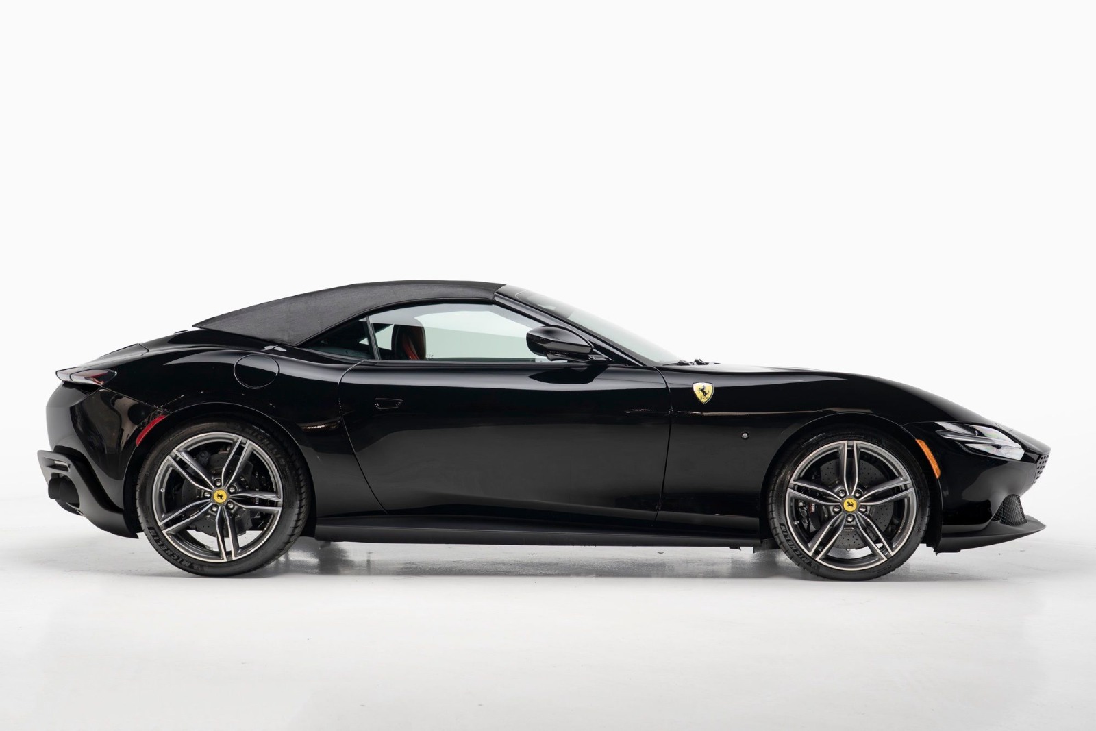 Ferrari Roma Spider 2025 — imagem 8