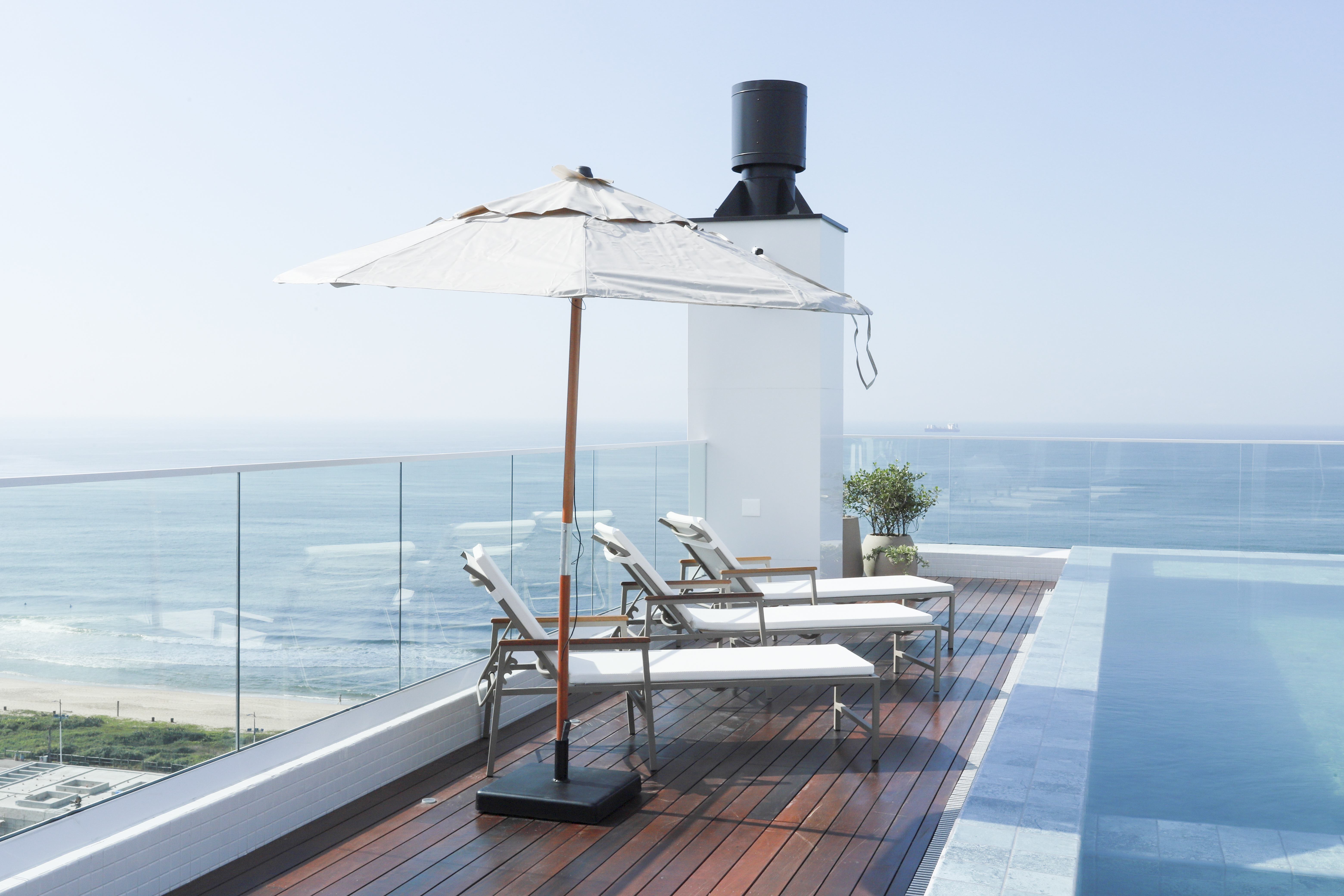 Le Blanc Brava Résidence – Elegância e Tecnologia no Coração da Praia Brava - imagem 2
